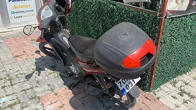 Karaman'da devrilen motosikletin sürücüsü yaralandı