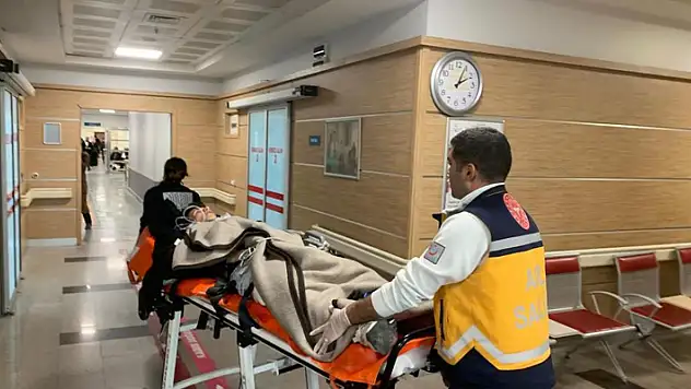 Karaman'da gençlerin bıçaklı kavgası: 1 yaralı
