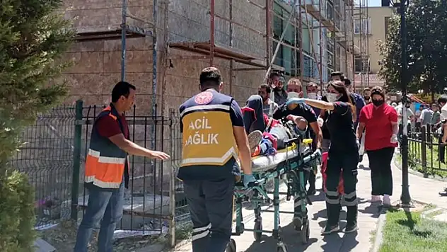 Karaman'da inşaatın 3. katından düşen işçi ağır yaralandı
