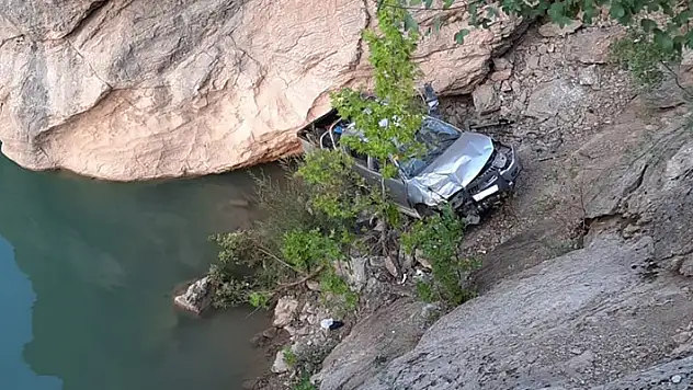 Karaman'da kamyonet Göksu Nehri'ne uçtu: 1 ölü, 1 yaralı
