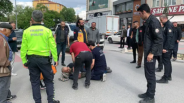 Karaman'da kamyonetin çarptığı yaşlı adam yaralandı
