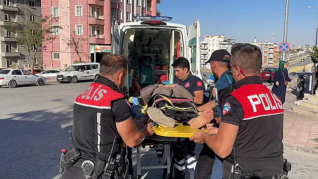 Karaman'da kargo dağıtım aracıyla çarpışan elektrikli bisiklet sürücüsü kadın yaralandı.