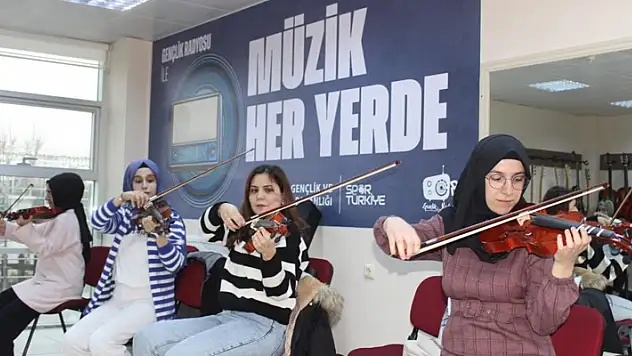 Karaman'da keman kursuna yoğun ilgi
