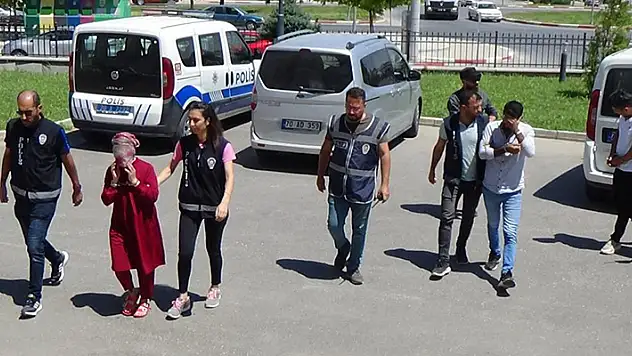 Karaman'da kuyumcuya sahte altın satan 2 şüpheliden 1'i tutuklandı
