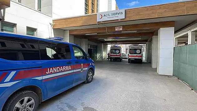 Karaman'da motosiklet şarampole devrildi: 2 yaralı