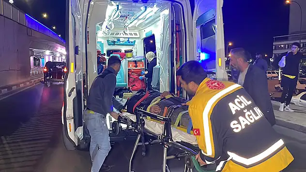 Karaman'da motosiklet yayaya çarptı: 2 yaralı