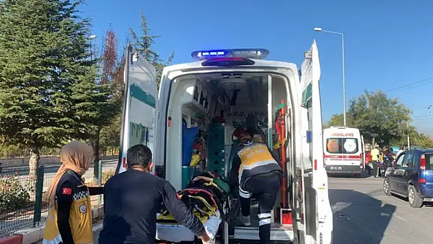Karaman'da motosiklet yayaya çarptı: 2 yaralı
