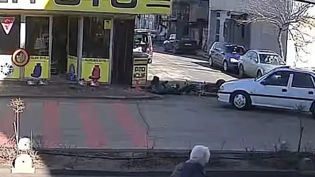 Karaman'da motosikletlinin yaralandığı kaza kameraya yansıdı
