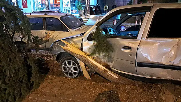 Karaman'da ortalığın savaş alanına döndüğü kaza maddi hasarla atlatıldı