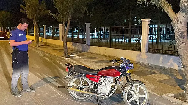 Karaman'da otomobil, çarptığı motosikleti 70 metre sürükledi: 1 yaralı