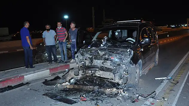 Karaman'da otomobil ile hafif ticari araç çarpıştı: 2 yaralı
