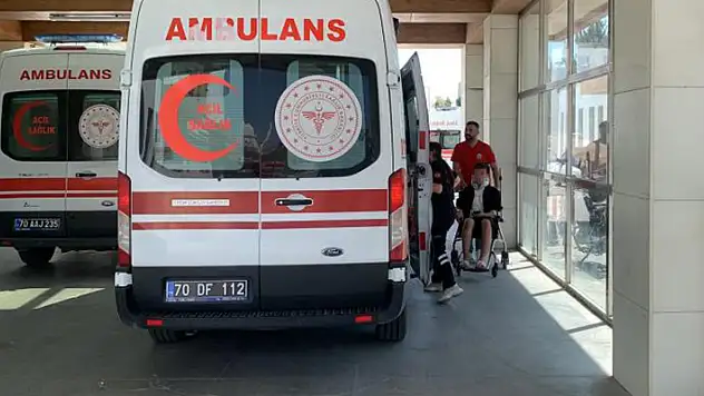Karaman'da otomobil yoldan çıktı: 4 yaralı
