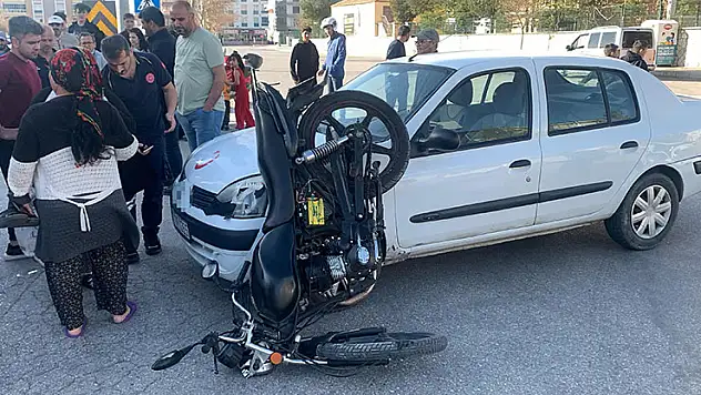Karaman'da otomobille çarpışan motosiklet sürücüsü yaralandı