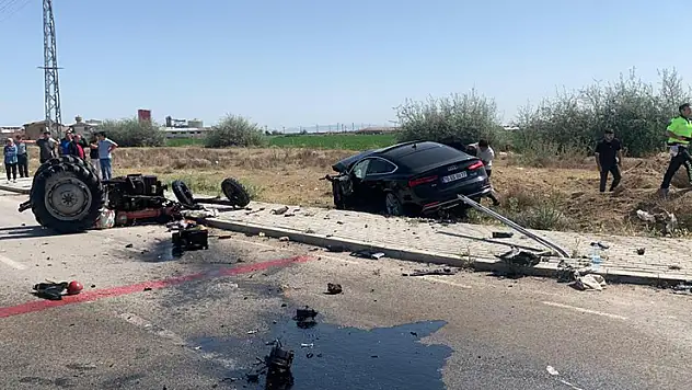 Karaman'da otomobille çarpışan traktör parçalandı: 1 ölü