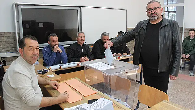Karaman'da oy kullanma işlemi başladı
