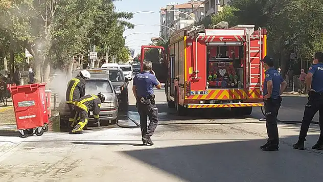 Karaman'da park halindeki otomobil yandı

