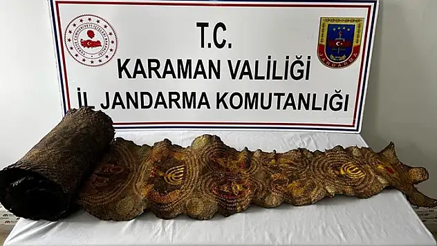 Karaman'da piton derisi üzerine yazılı kabartmalı tılsım ele geçirildi

