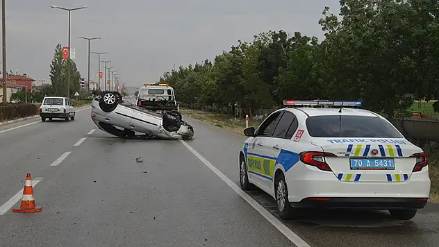 Karaman'da takla atan otomobildeki 4 kişi yaralandı