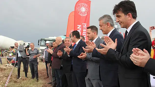 
Karaman'da Türkiye'nin ilk Elma Borsası'nın temeli atıldı