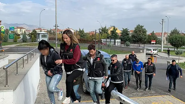 Karaman'da uyuşturucu ticaretinden 4 kişi tutuklandı
