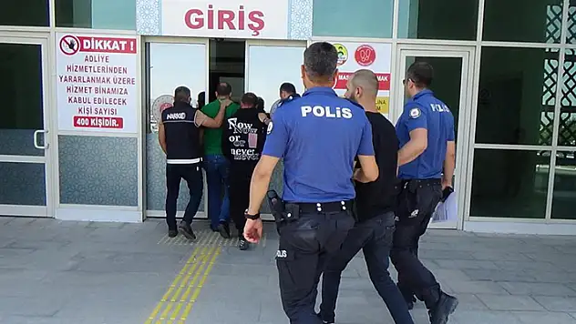 Karaman'da uyuşturucudan 3 kişi tutuklandı
