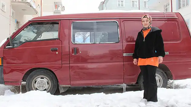 Karaman'da yaşayan Gamze Yaşar, depremzedeler için minibüsünü satılığa çıkardı
