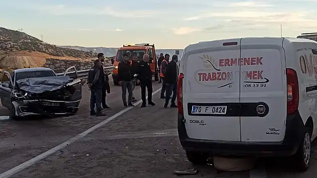 Karaman'daki  trafik kazasında 4 kişi yaralandı
