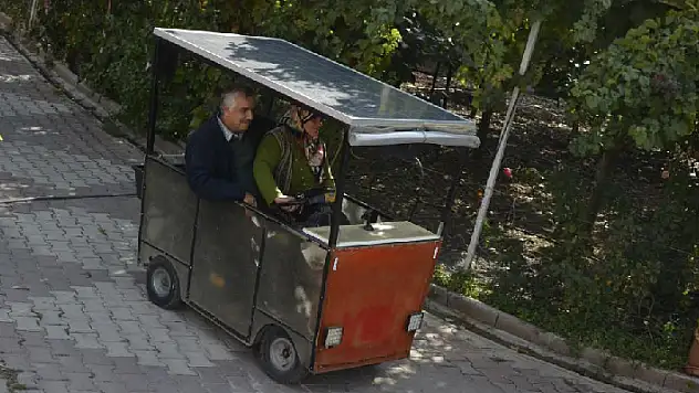 Karamanlı mucit eşi yolda kalmasın diye akülü arabayı güneş enerjili araca dönüştürdü