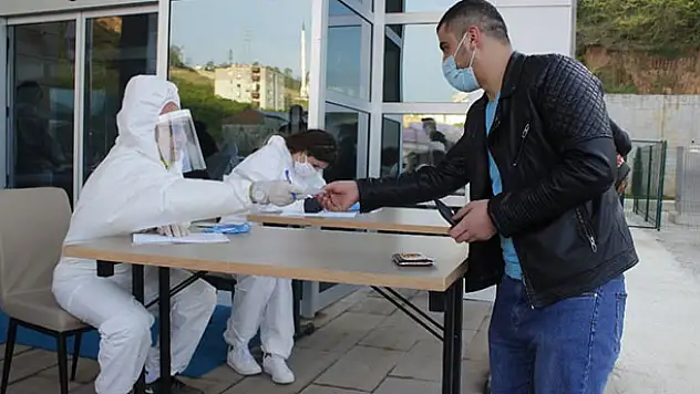 Karantinaya alınan 63 bin kişiden 34 bini tahliye edildi