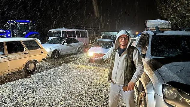 Karapınar'a mevsimin ilk karı düştü
