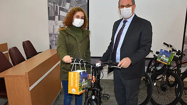 Karapınar Belediyesinden çekilişle 4 kişiye hediye bisiklet