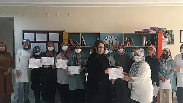 Karapınar'da 14 kadın kursiyere başarı belgeleri verildi
