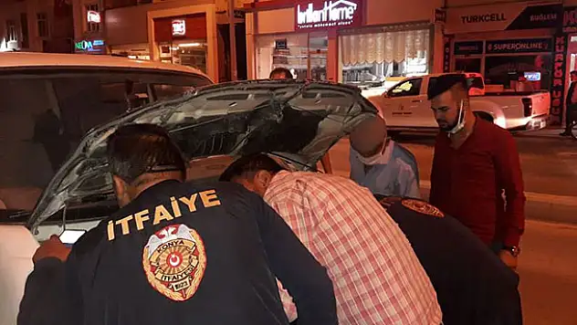 Karapınar'da aracın motor bölümüne sıkışan kediyi itfaiye kurtardı