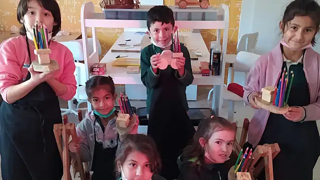 Karapınar'da atık maddelerden ahşap ürünler yapıyorlar
