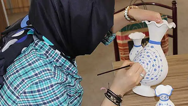 Karapınar'da çini kursu açıldı