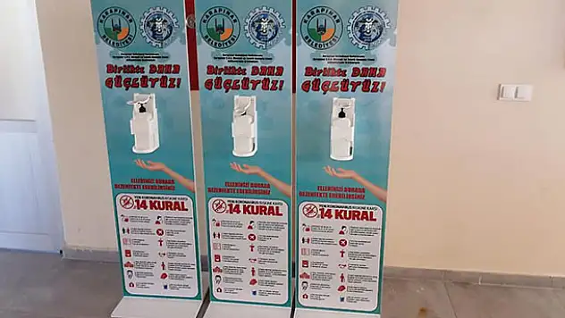 Karapınar'da dirsek basmalı el dezenfektanı standı yapıldı