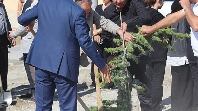 Karapınar'da fidanlar toprakla buluştu