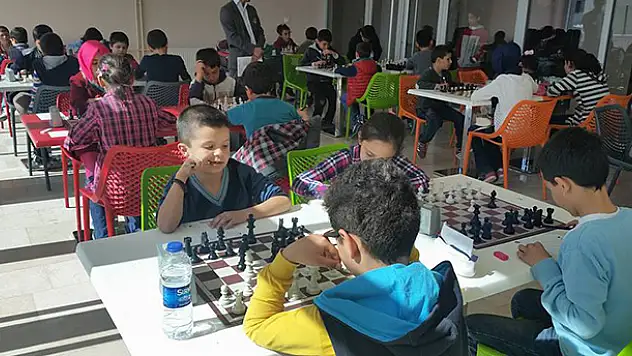 Karapınar'da Gençlik Merkezine yoğun ilgi