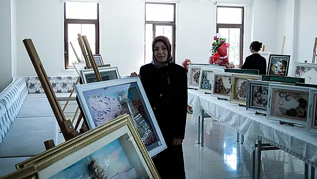 Karapınar'da Halk Eğitim Merkezi yıl sonu sergisi açıldı

