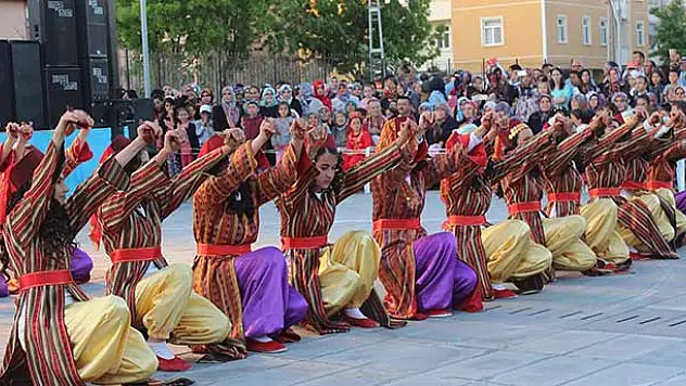 Karapınar'da 'halk oyunları şenliği' yapıldı