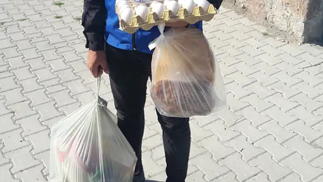 Karapınar'da ihtiyaç sahiplerine gıda desteği