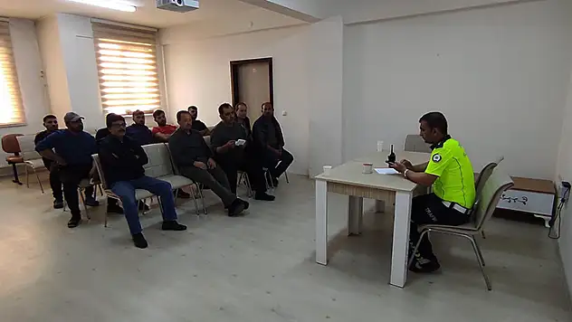 Karapınar'da motosikletlerle ilgili bilgilendirme toplantısı yapıldı
