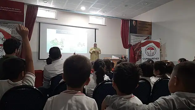 Karapınar'da öğrencilere akran zorbalığı anlatıldı
