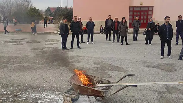 Karapınar'da öğretmenlere yangın eğitimi