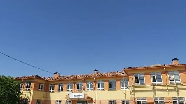 Karapınar'da okullarda bakım onarım çalışmaları sürüyor
