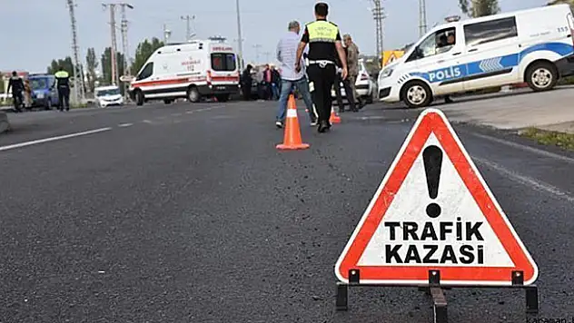 Karapınar'da otomobil devrilmesi sonucu 4 kişi yaralandı