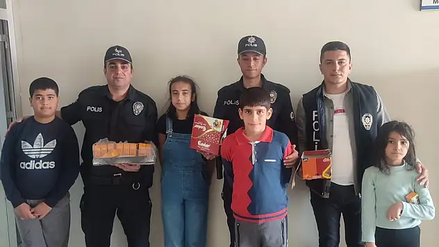 Karapınar'da polislerden depremzedelere bayram ziyareti
