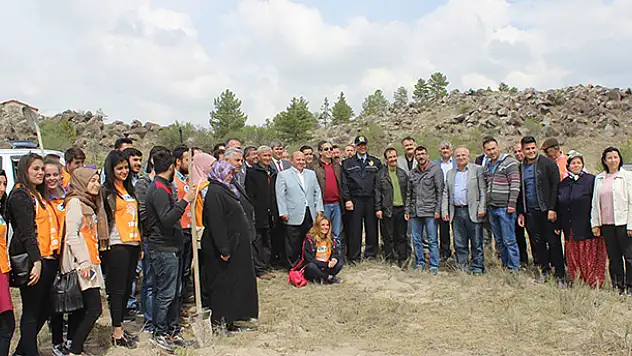Karapınar'da şehitler anısına fidan dikildi