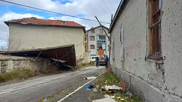 Karapınar'da şiddetli rüzgar etkili oldu
