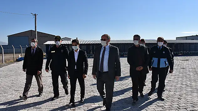 Karapınar'da sokak hayvanlarının barındığı bakımevine ziyaret